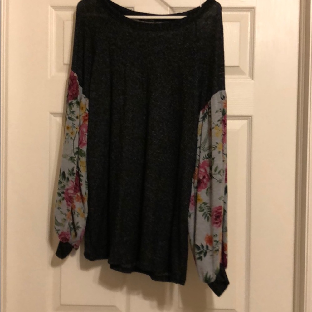 New with tages- floral blouse